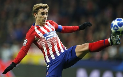 熊猫体育精华-C罗任意球打中人墙折射入网